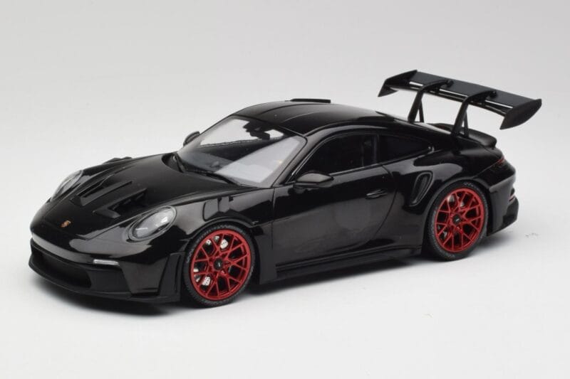 Porsche 911 992 GT3 RS Fekete & Piros Felnik & Fekete Dekor Minichamps 1:18 153062240 Fém