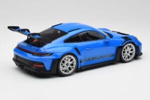 Porsche 911 992 GT3 RS Kék & Ezüst Felnik & Fekete Dekor Minichamps 1:18 153062234 Fém – 2. kép a 6-ből