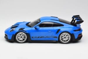 Porsche 911 992 GT3 RS Kék & Ezüst Felnik & Fekete Dekor Minichamps 1:18 153062234 Fém – 3. kép a 6-ből