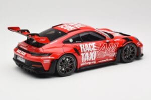 Porsche 911 992 GT3 RS Getspeed Race Taxi Guards Red Minichamps 1:18 110062040 Fém – 3. kép a 8-ből