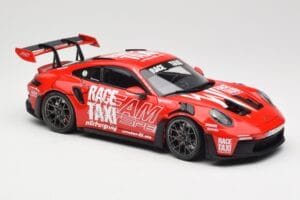 Porsche 911 992 GT3 RS Getspeed Race Taxi Guards Red Minichamps 1:18 110062040 Fém – 6. kép a 8-ből