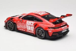 Porsche 911 992 GT3 RS Getspeed Race Taxi Guards Red Minichamps 1:18 110062040 Fém – 7. kép a 8-ből