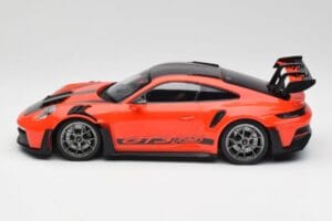 Porsche 911 992 GT3 RS Guards Narancssárga & Ezüst Felnik Minichamps 1:18 911992002 Fém – 3. kép a 6-ből