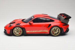 Porsche 911 992 GT3 RS Guards Red GT Spirit 1:12 GT939 Gyanta – 3. kép a 6-ből