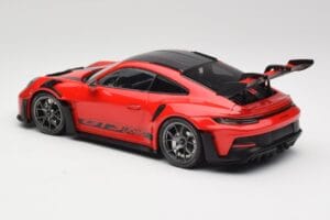 Porsche 911 992 GT3 RS Guards Piros & Ezüst Felnik Weissach Package Minichamps 1:18 153062246 Fém – 5. kép a 6-ből