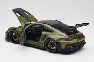 Porsche 911 992 GT3 RS Nato Olive & Black Wheels Minichamps 1:18 110062027 Fém – 5. kép a 8-ből