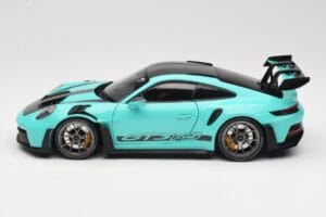 Porsche 911 992 GT3 RS Python Green & Dark Silver Wheels Minichamps 1:18 110062026 Fém – 4. kép a 8-ből