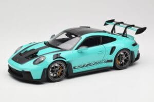 Porsche 911 992 GT3 RS Python Green & Dark Silver Wheels Minichamps 1:18 110062026 Fém