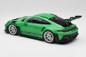 Porsche 911 992 GT3 RS Python Zöld & Ezüst Felnik & Fekete Dekor Minichamps 1:18 153062235 Fém – 5. kép a 6-ből