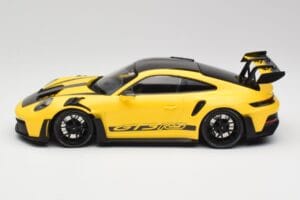 Porsche 911 992 GT3 RS Racing Sárga & Fekete Felnik Minichamps 1:18 153062245 Fém – 3. kép a 6-ből