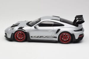 Porsche 911 992 GT3 RS Ezüst & Piros Felnik Minichamps 1:18 153062241 Fém – 3. kép a 6-ből