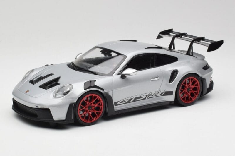 Porsche 911 992 GT3 RS Ezüst & Piros Felnik Minichamps 1:18 153062241 Fém