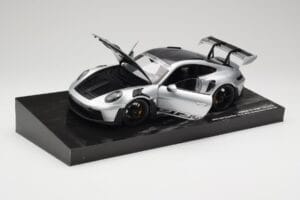 Porsche 911 992 GT3 RS Ezüst Weissach Package Minichamps 1:18 110062020 Fém – 3. kép a 8-ből