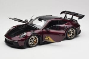 Porsche 911 992 GT3 RS Ultraviolet & Ezüst Kerekek Minichamps 1:18 110062029 Fém – 2. kép a 8-ből