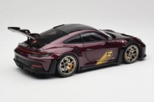 Porsche 911 992 GT3 RS Ultraviolet & Ezüst Kerekek Minichamps 1:18 110062029 Fém – 3. kép a 8-ből