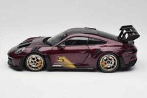Porsche 911 992 GT3 RS Ultraviolet & Ezüst Kerekek Minichamps 1:18 110062029 Fém – 4. kép a 8-ből