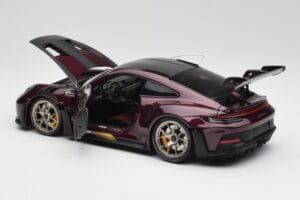 Porsche 911 992 GT3 RS Ultraviolet & Ezüst Kerekek Minichamps 1:18 110062029 Fém – 5. kép a 8-ből