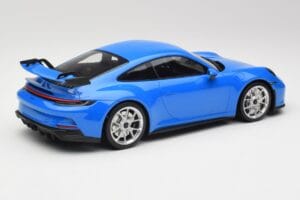 Porsche 911 992 GT3 Shark Kék & Ezüst Kerekek Minichamps 1:18 143069015 Gyanta – 2. kép a 6-ből