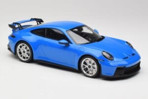 Porsche 911 992 GT3 Shark Kék & Ezüst Kerekek Minichamps 1:18 143069015 Gyanta – 4. kép a 6-ből