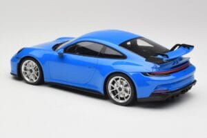Porsche 911 992 GT3 Shark Kék & Ezüst Kerekek Minichamps 1:18 143069015 Gyanta – 5. kép a 6-ből