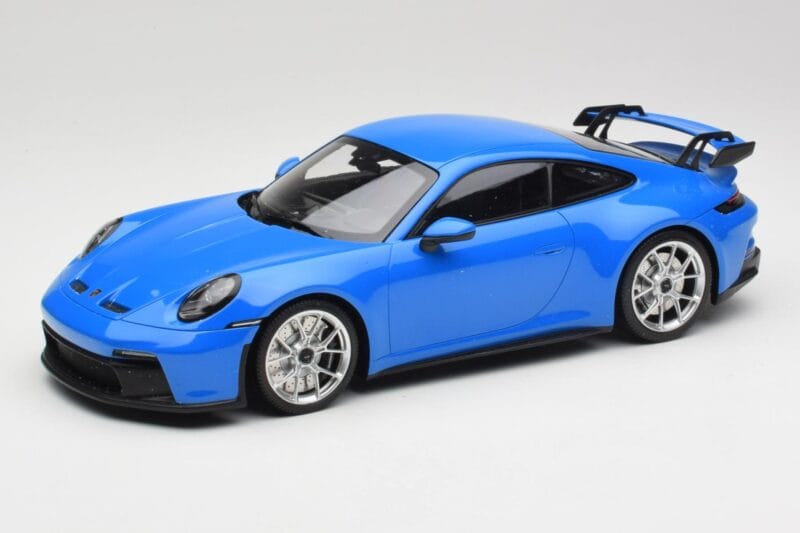 Porsche 911 992 GT3 Shark Kék & Ezüst Kerekek Minichamps 1:18 143069015 Gyanta