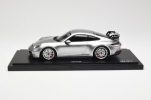 Porsche 911 992 GT3 Ezüst Minichamps 1:18 WAP0211510M004 Gyanta – 3. kép a 7-ből