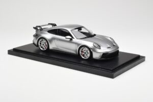 Porsche 911 992 GT3 Ezüst Minichamps 1:18 WAP0211510M004 Gyanta – 4. kép a 7-ből
