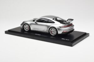 Porsche 911 992 GT3 Ezüst Minichamps 1:18 WAP0211510M004 Gyanta – 5. kép a 7-ből