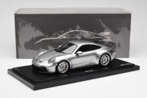 Porsche 911 992 GT3 Ezüst Minichamps 1:18 WAP0211510M004 Gyanta – 7. kép a 7-ből