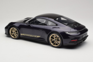 Porsche 911 992 GT3 Touring Viola Metallic GT Spirit 1:12 GT937 Gyanta – 5. kép a 6-ből