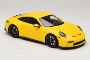 Porsche 911 992 GT3 Touring Sárga Fekete Felnik Minichamps 1:18 117069021 Fém – 4. kép a 6-ből
