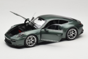 Porsche 911 992 S/T Malachite Green Metallic Norev 1:18 187472 Fém – 2. kép a 8-ből