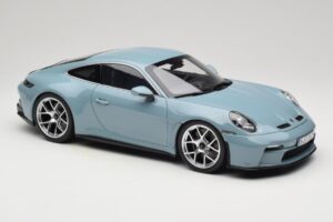 Porsche 911 992 S/T Meisenblau Norev 1:12 127550 Fém – 4. kép a 6-ből