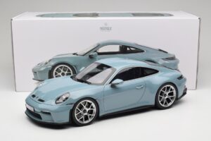 Porsche 911 992 S/T Meisenblau Norev 1:12 127550 Fém – 6. kép a 6-ből