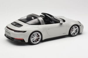 Porsche 911 992 Targa 4 GTS Szürke Minichamps 1:18 155061064 Fém – 2. kép a 6-ből