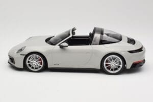 Porsche 911 992 Targa 4 GTS Szürke Minichamps 1:18 155061064 Fém – 3. kép a 6-ből