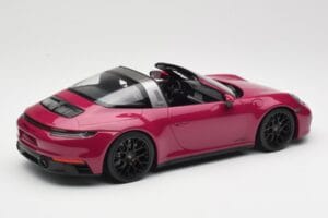 Porsche 911 992 Targa 4 GTS Rubystar Minichamps 1:18 155061066 Fém – 2. kép a 6-ből
