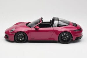 Porsche 911 992 Targa 4 GTS Rubystar Minichamps 1:18 155061066 Fém – 3. kép a 6-ből