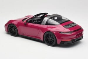 Porsche 911 992 Targa 4 GTS Rubystar Minichamps 1:18 155061066 Fém – 5. kép a 6-ből