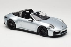 Porsche 911 992 Targa 4 GTS Ezüst Minichamps 1:18 155061061 Fém – 4. kép a 6-ből