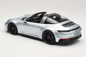 Porsche 911 992 Targa 4 GTS Ezüst Minichamps 1:18 155061061 Fém – 5. kép a 6-ből