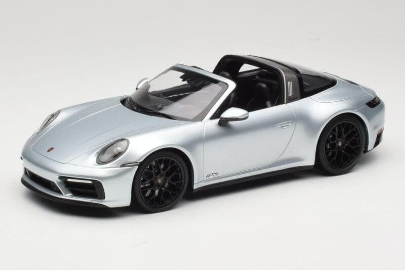 Porsche 911 992 Targa 4 GTS Ezüst Minichamps 1:18 155061061 Fém