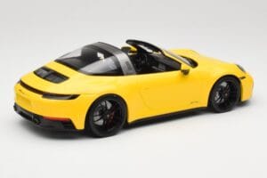 Porsche 911 992 Targa 4 GTS Sárga Minichamps 1:18 153061064 Fém – 2. kép a 6-ből