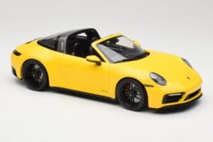 Porsche 911 992 Targa 4 GTS Sárga Minichamps 1:18 153061064 Fém – 4. kép a 6-ből