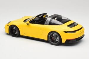 Porsche 911 992 Targa 4 GTS Sárga Minichamps 1:18 153061064 Fém – 5. kép a 6-ből