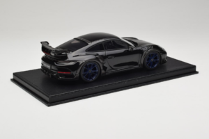 Porsche 911 992 TechArt GTstreet R Fekete Kék Felnikkel TechArt 1:18 REMC009 Gyanta – 3. kép a 6-ből