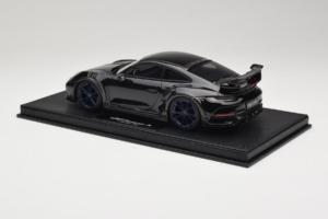 Porsche 911 992 TechArt GTstreet R Fekete Kék Felnikkel TechArt 1:18 REMC009 Gyanta – 5. kép a 6-ből