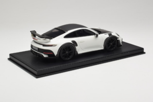 Porsche 911 992 TechArt GTstreet R Fehér Fekete Felnikkel TechArt 1:18 REMC013 Gyanta – 3. kép a 6-ből