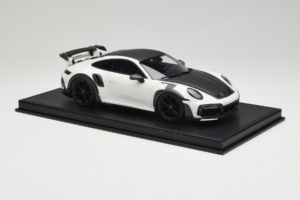 Porsche 911 992 TechArt GTstreet R Fehér Fekete Felnikkel TechArt 1:18 REMC013 Gyanta – 4. kép a 6-ből