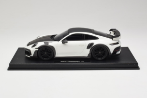 Porsche 911 992 TechArt GTstreet R Fehér Fekete Felnikkel TechArt 1:18 REMC013 Gyanta